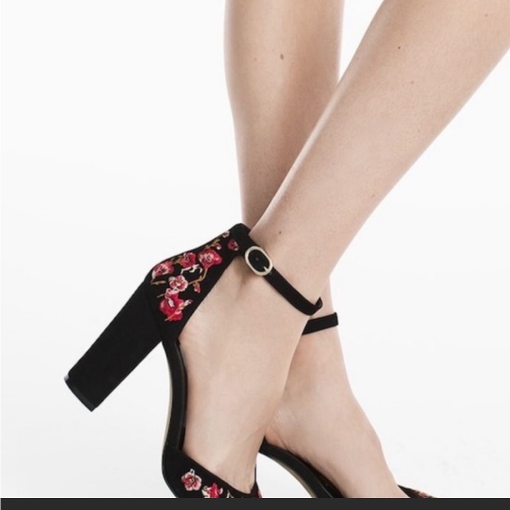 Luxe White House Black Market Piper Black Velvet and floral embroidered pumps πΉ - Picture 11 of 16